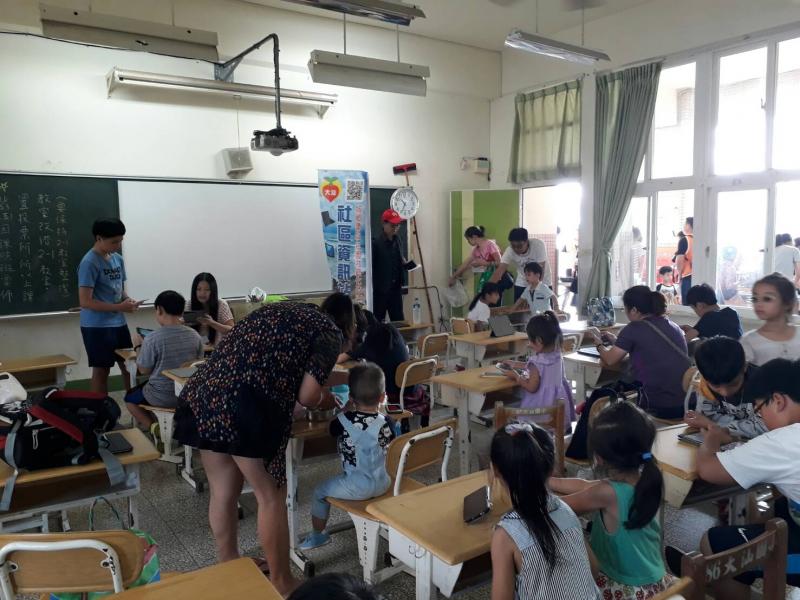 社教館在本校舉辦涼沙丸DIY活動，社區資訊站趁此活動宣傳