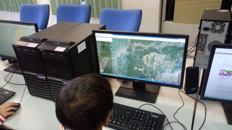 以谷歌地圖搜尋家鄉衛星照片。