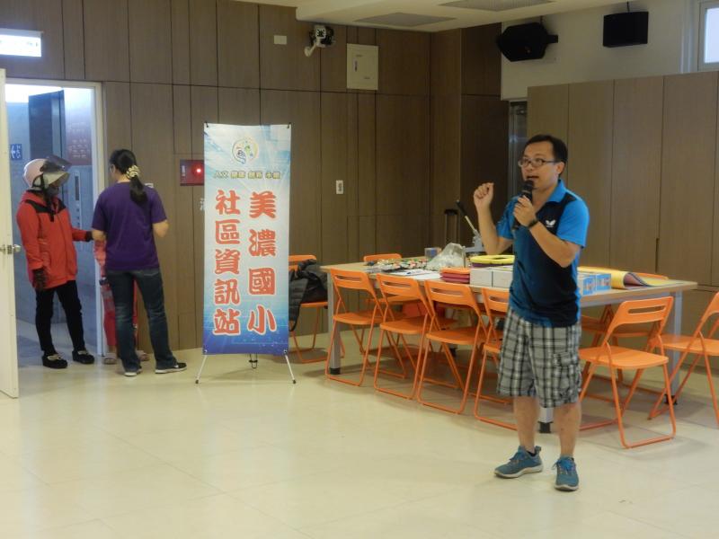 社區資訊站在美濃圖書館進行當機器人預見繪本的活動