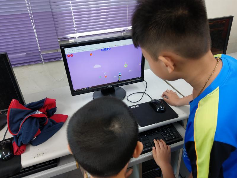 簡單的程式語言就能創造精彩遊戲