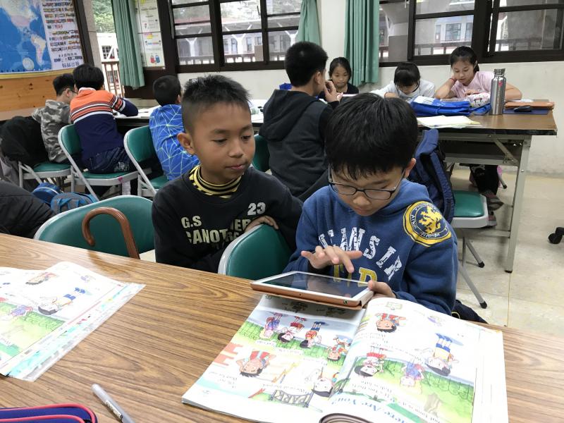 學生同儕學習查字典