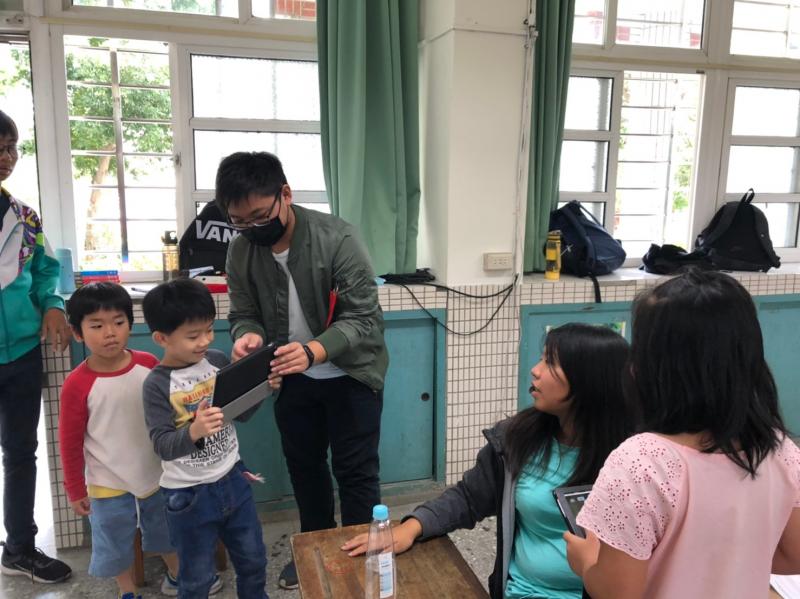 教小朋友如何使用
