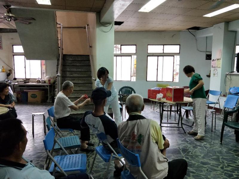 宣導及摸彩送獎品