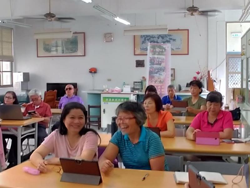 看成果，我們好漂亮。