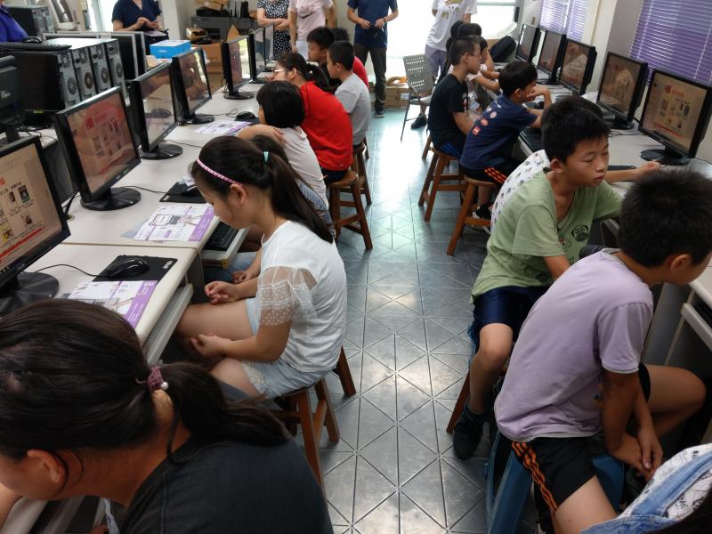 資訊站上課情形。