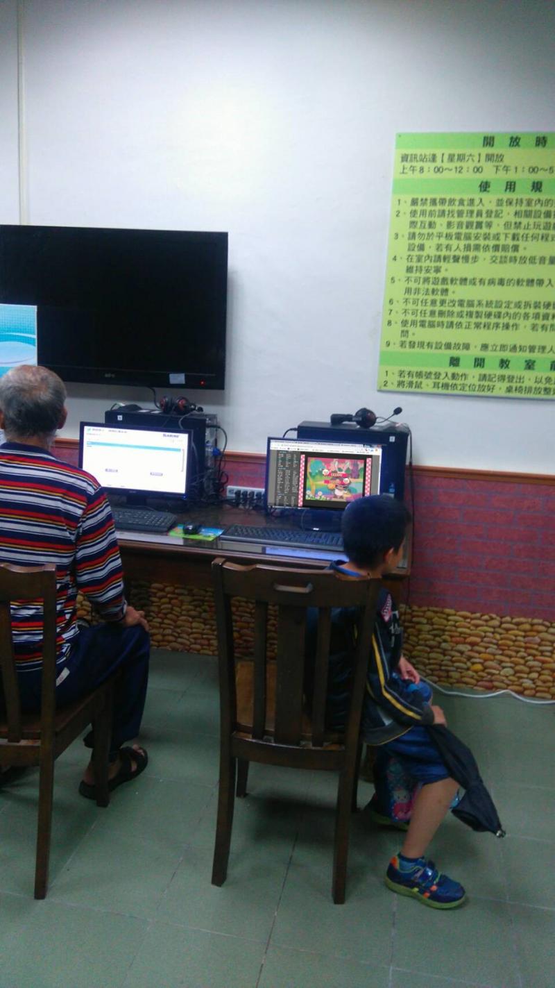 民眾使用資訊站