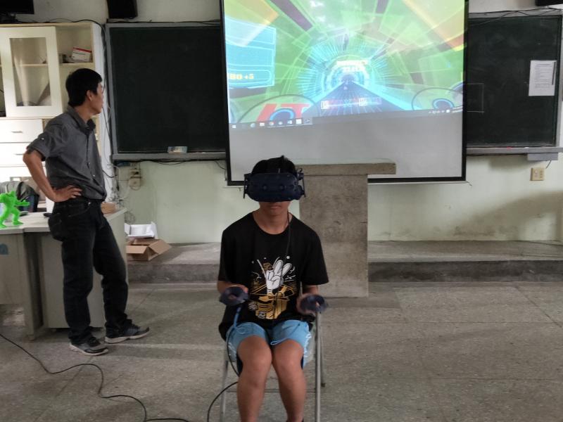 用VR來演奏音樂