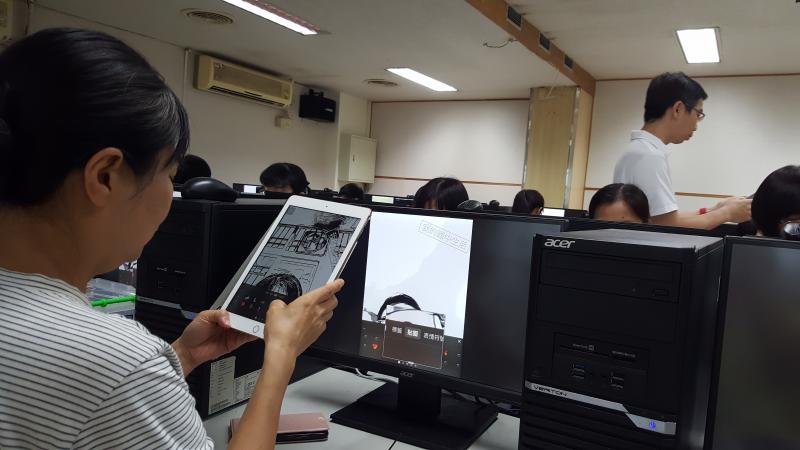 學員操作載具