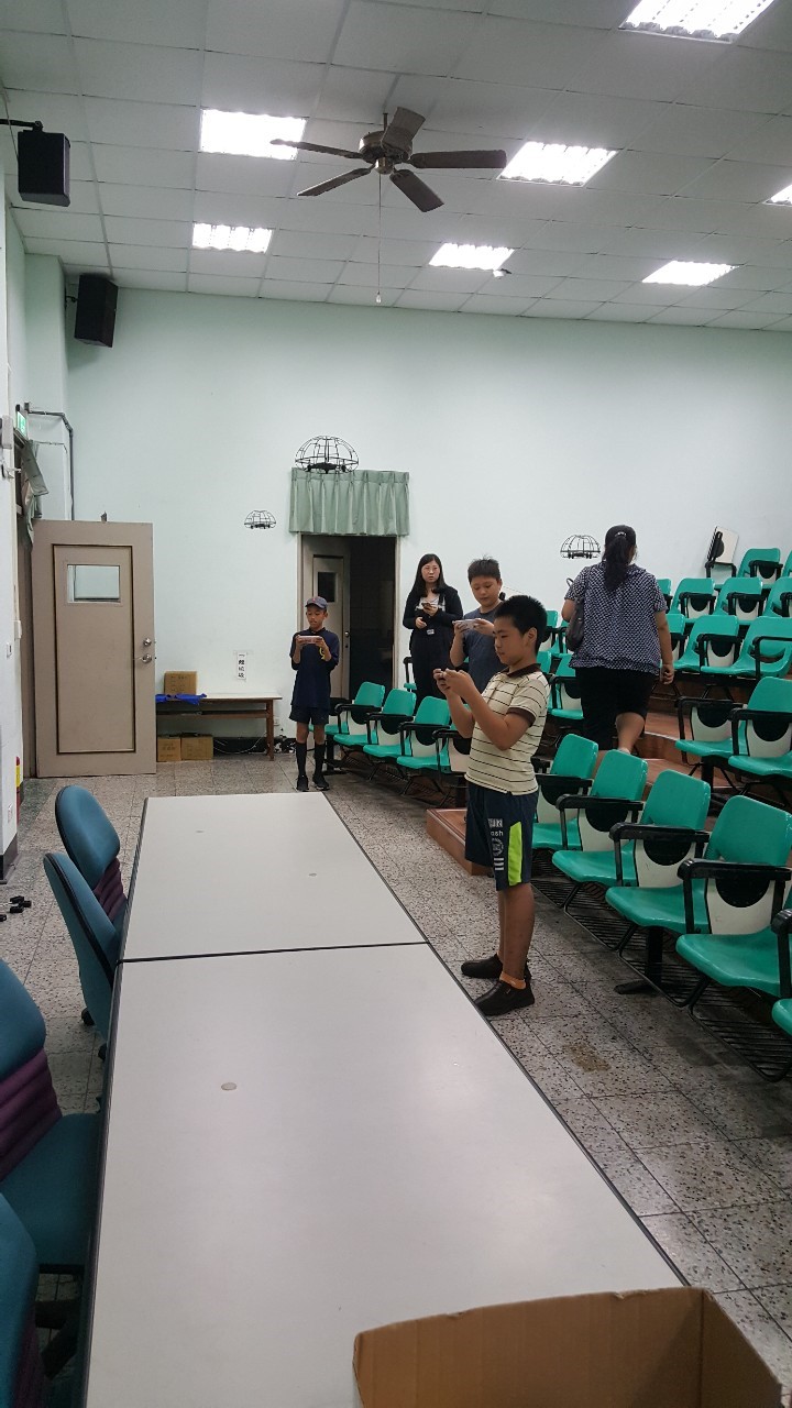 因為無人機有wifi干擾問題，所以分兩個場地練習