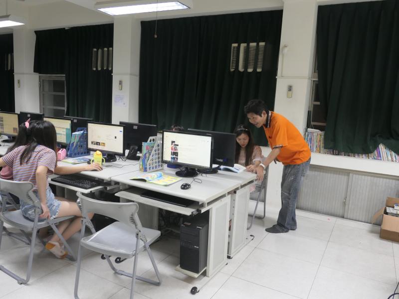 授課教師細心指導學員