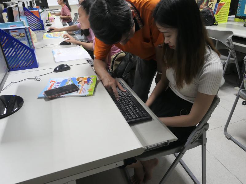 授課教師細心指導學員