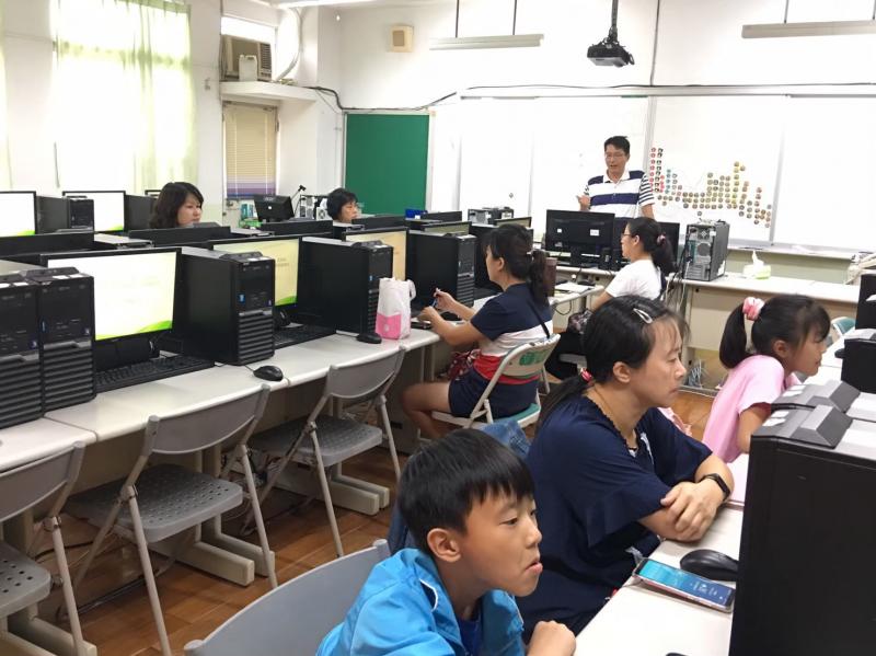 學員認真聽講