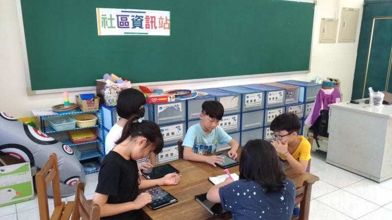 參觀日新國小資訊站