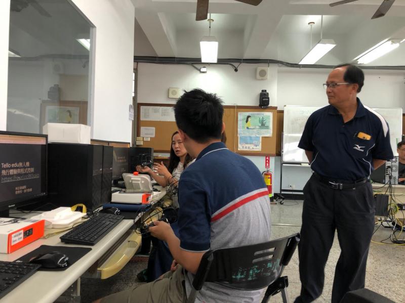 校長親臨現場關心活動