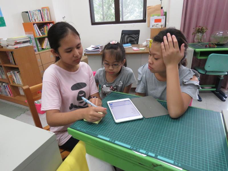 學生思考要如何佈置規劃