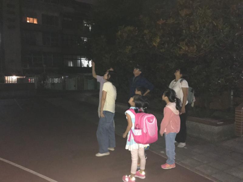 上課前我們到室外看了 木星 和夏季大三角