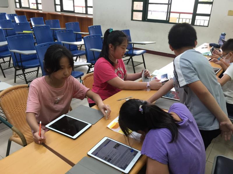 查資料、作筆記，學習蒐集統整規劃。