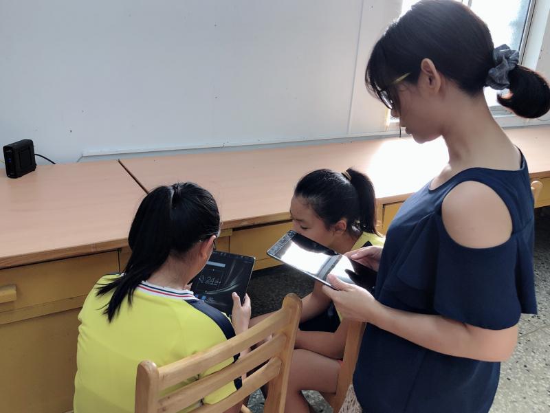 老師引導如何使用音樂app