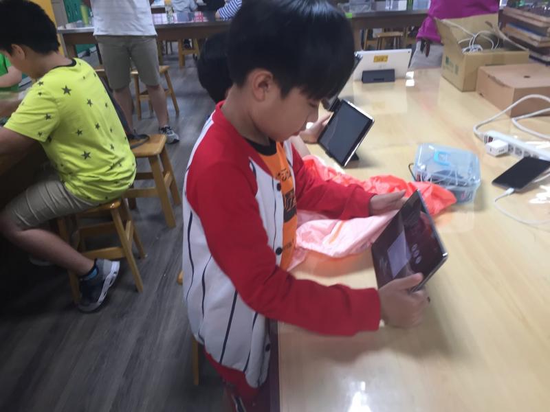 專心的孩子最棒!!!