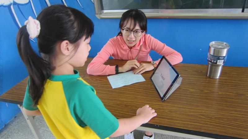 結合平板電腦進行校內英語單字王闖關。