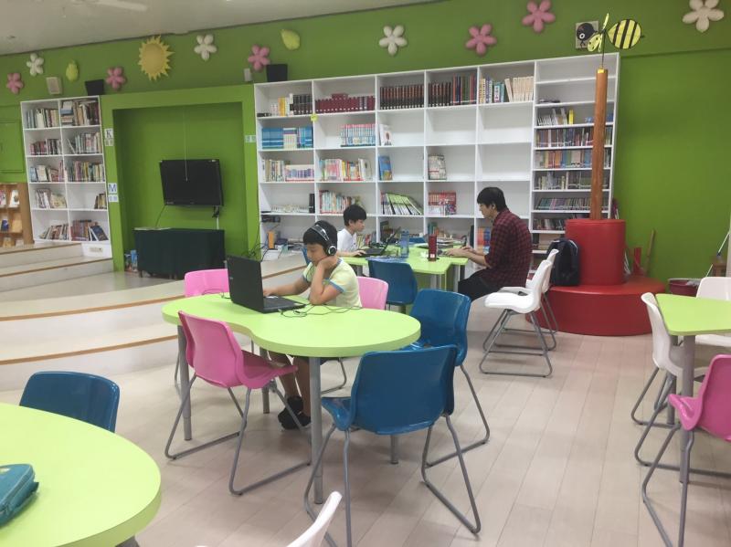 自己進行課程，有問題再詢問管理老師