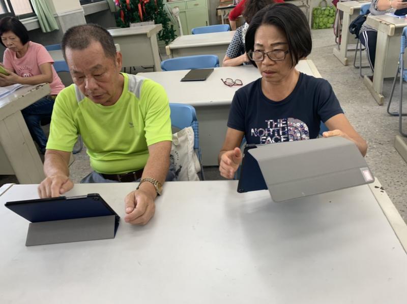 搭配樂齡課程上網尋找歌曲-志同道合一起學