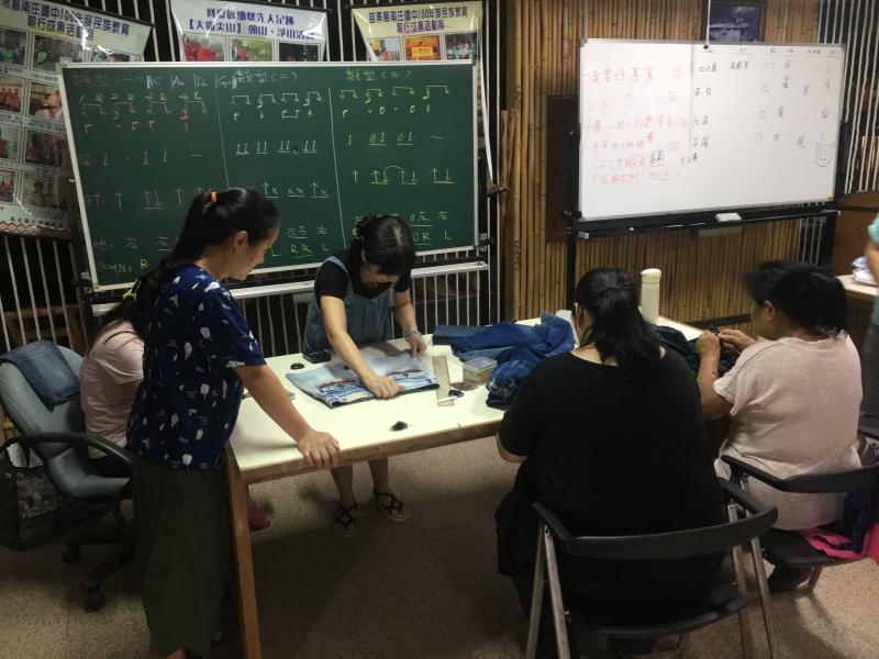 媽媽們在學布包