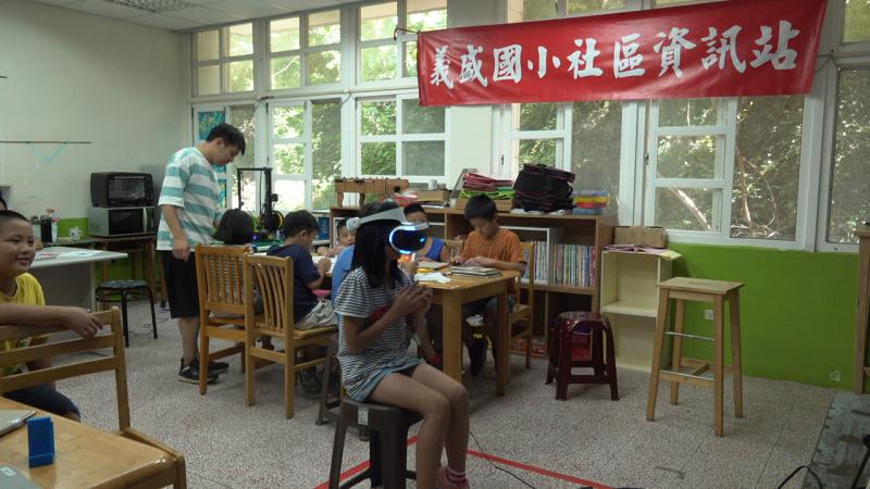 參與學員體驗深海探險的氣氛