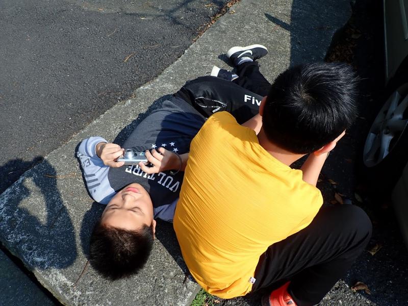 躺在地上，才能拍出我要的畫面