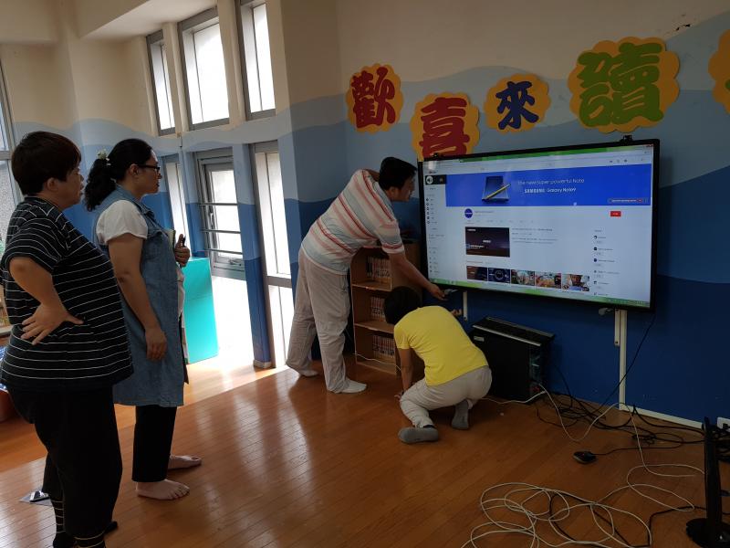 參與計畫故事媽媽學習使用資訊設備