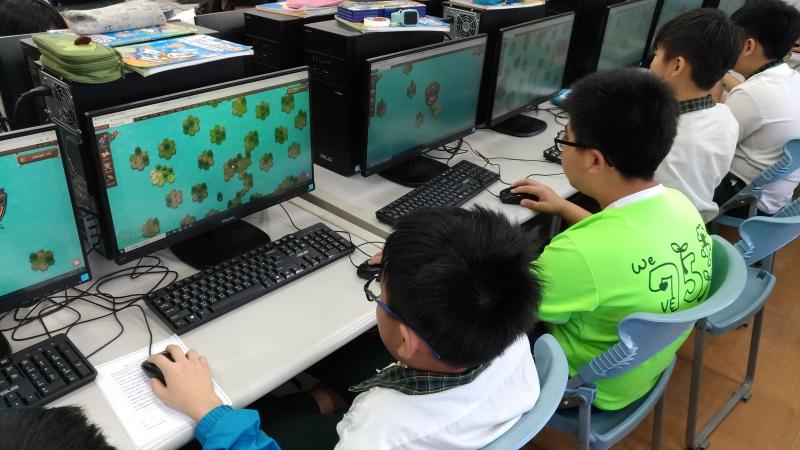 努力過關中