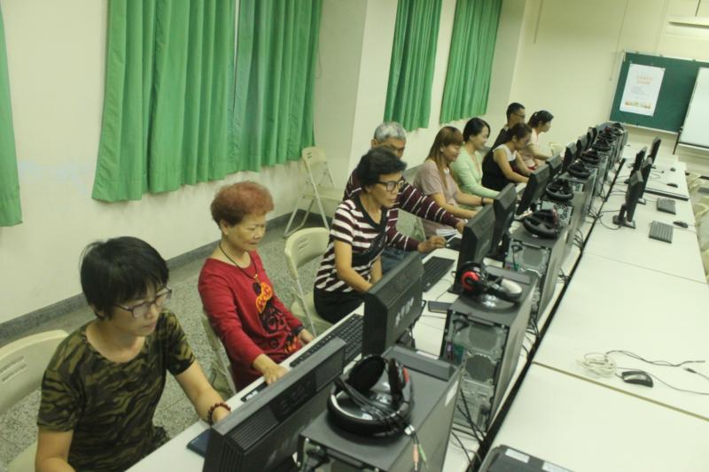 社區大學學員上課照片