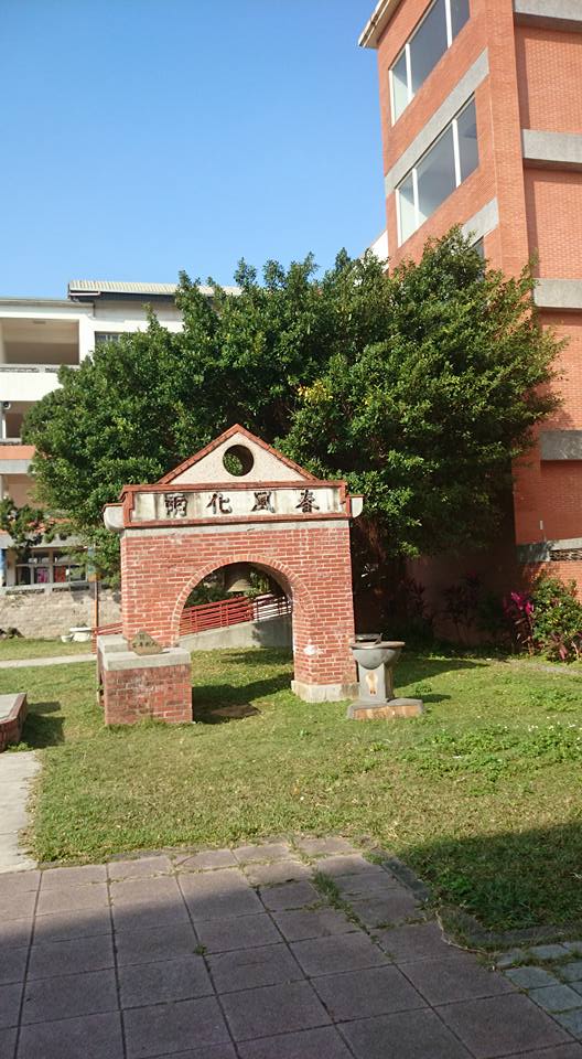 榕樹..是許多校友對母校的記憶..