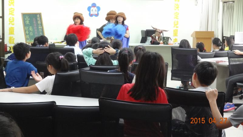邀請志工到資訊站說故事