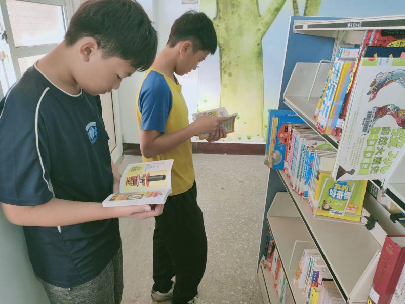 先翻閱看看這本書是不是我想看的。