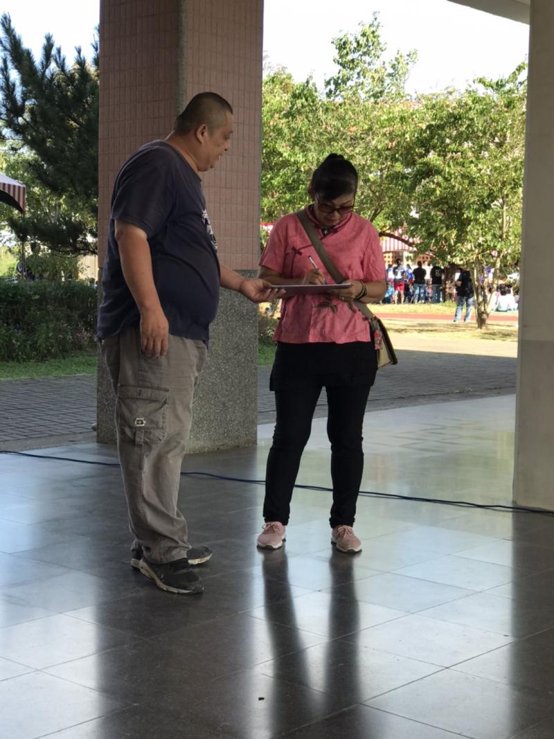 幫忙宣傳社區資訊站鼓勵民眾使用iPAD