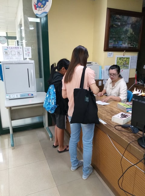 協助學生辦理借書證