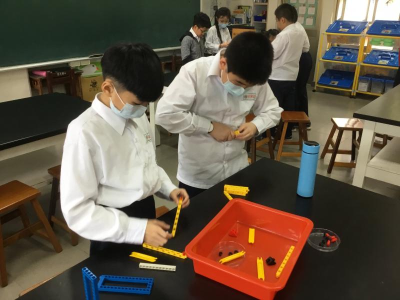 社區資訊站扮演數位學習中介的角色，對於學習來說將是一個支撐與跳板。