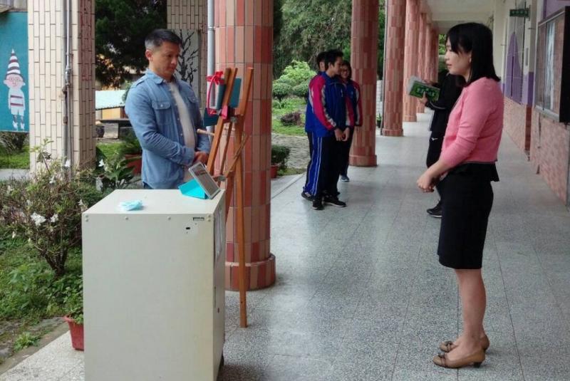 家長們想要了解，我們要如何跟學校做 『親師的線上溝通』。