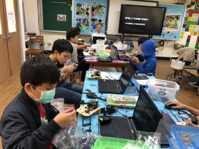 發揮創課的精神，透過課程實作，科技與程式的運用，學生覺得新奇又好玩。