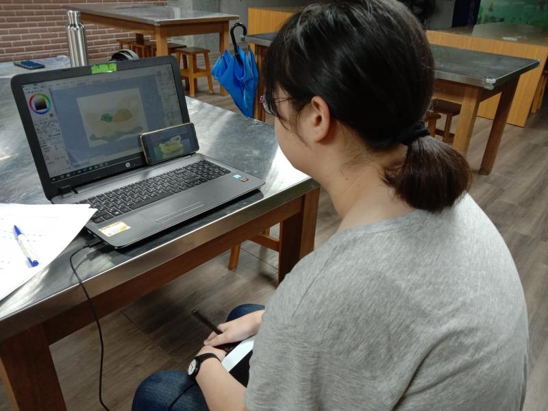 除了上網查詢資料，還可線上學習