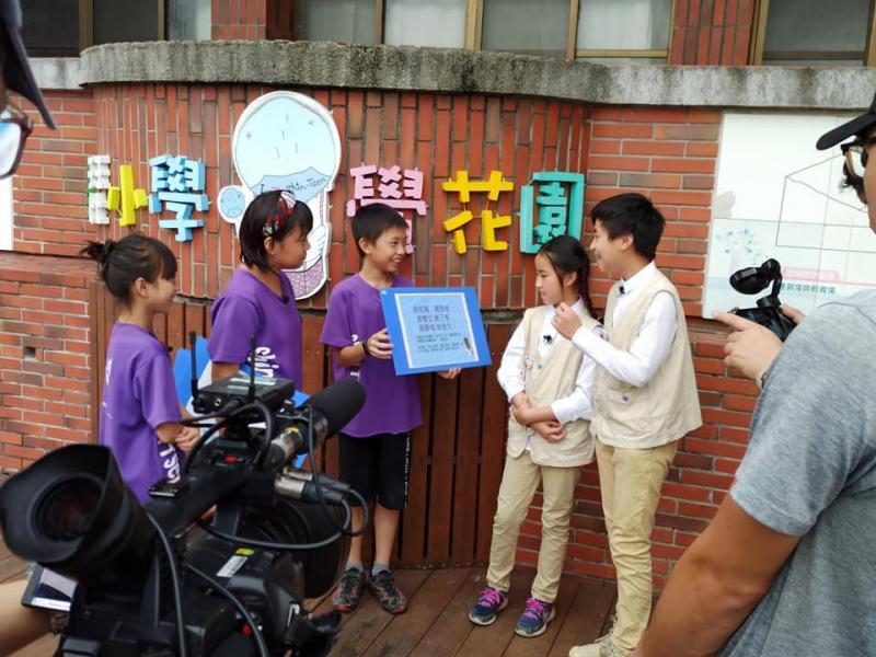 由孩子擔任小小解說員，並與節目主持人解說有關三棘鱟相關知識