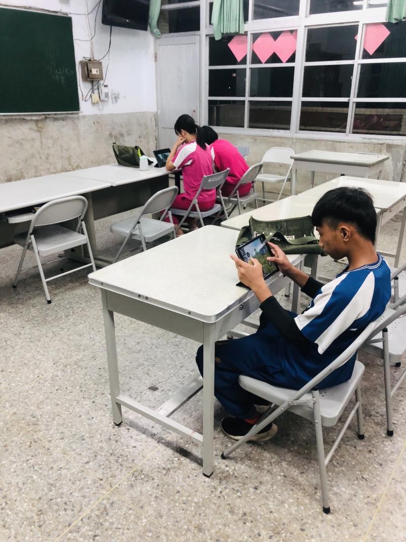 上網查資料
