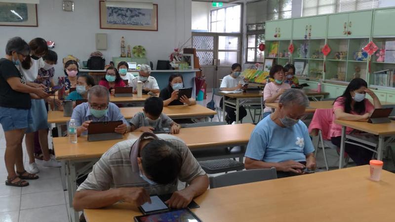 自主學習讓氣氛活絡起來了。