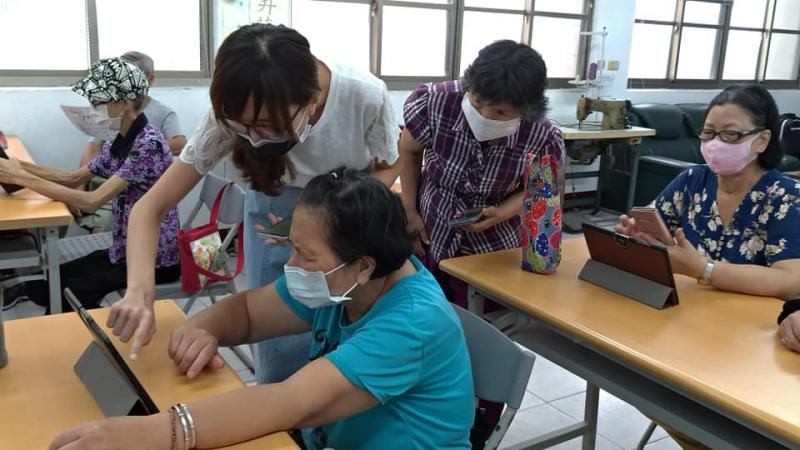 自主學習讓氣氛活絡起來了。
