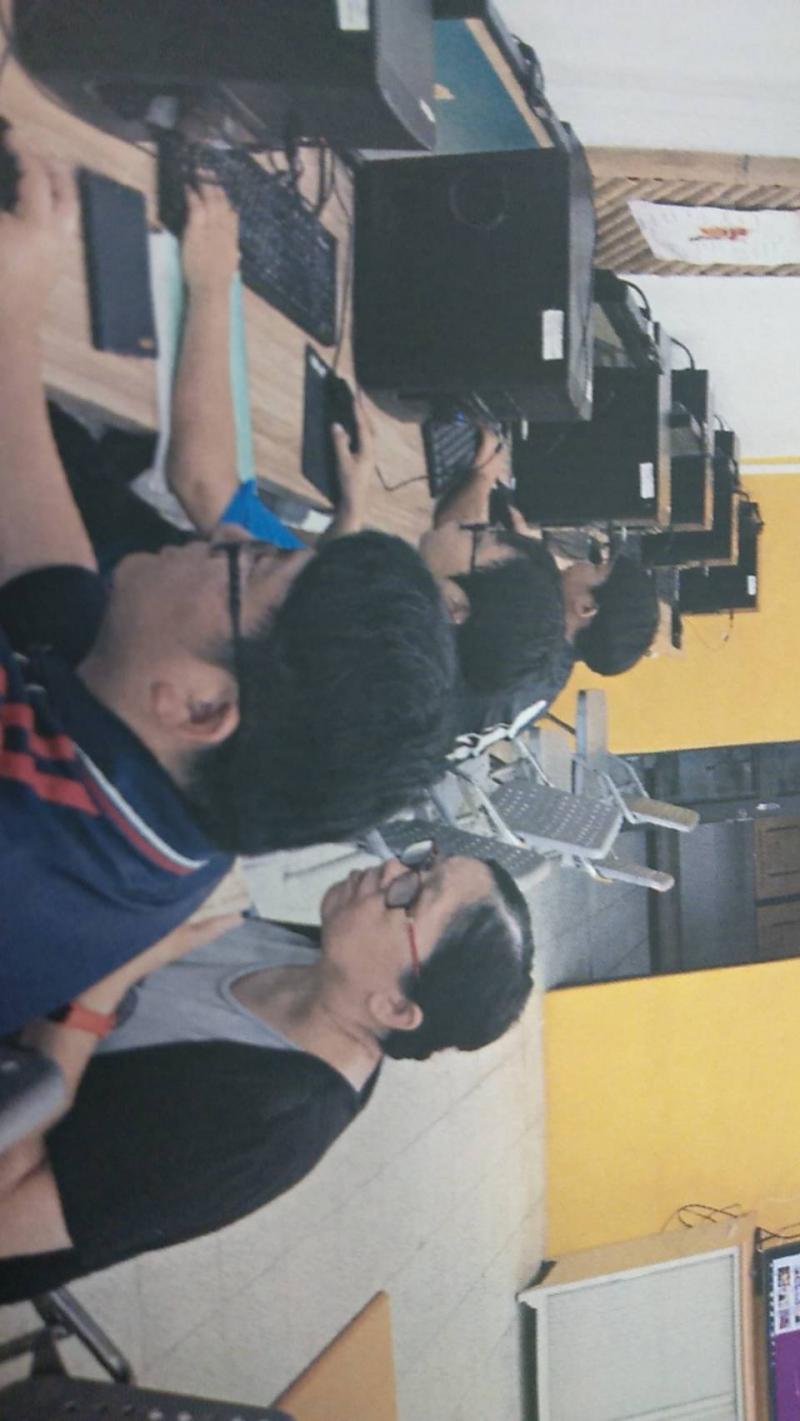 許校長一步一步細心的指導著。