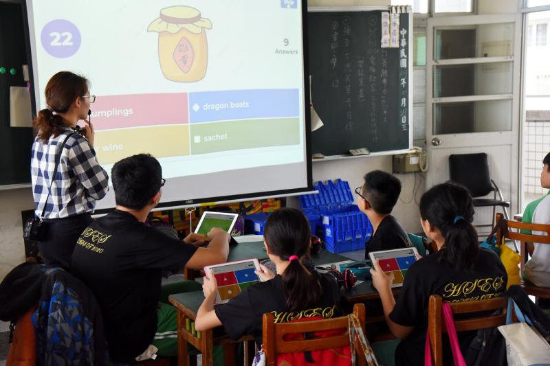 感謝台中教育大學指導，再獲選為英語教材研發中心學校。