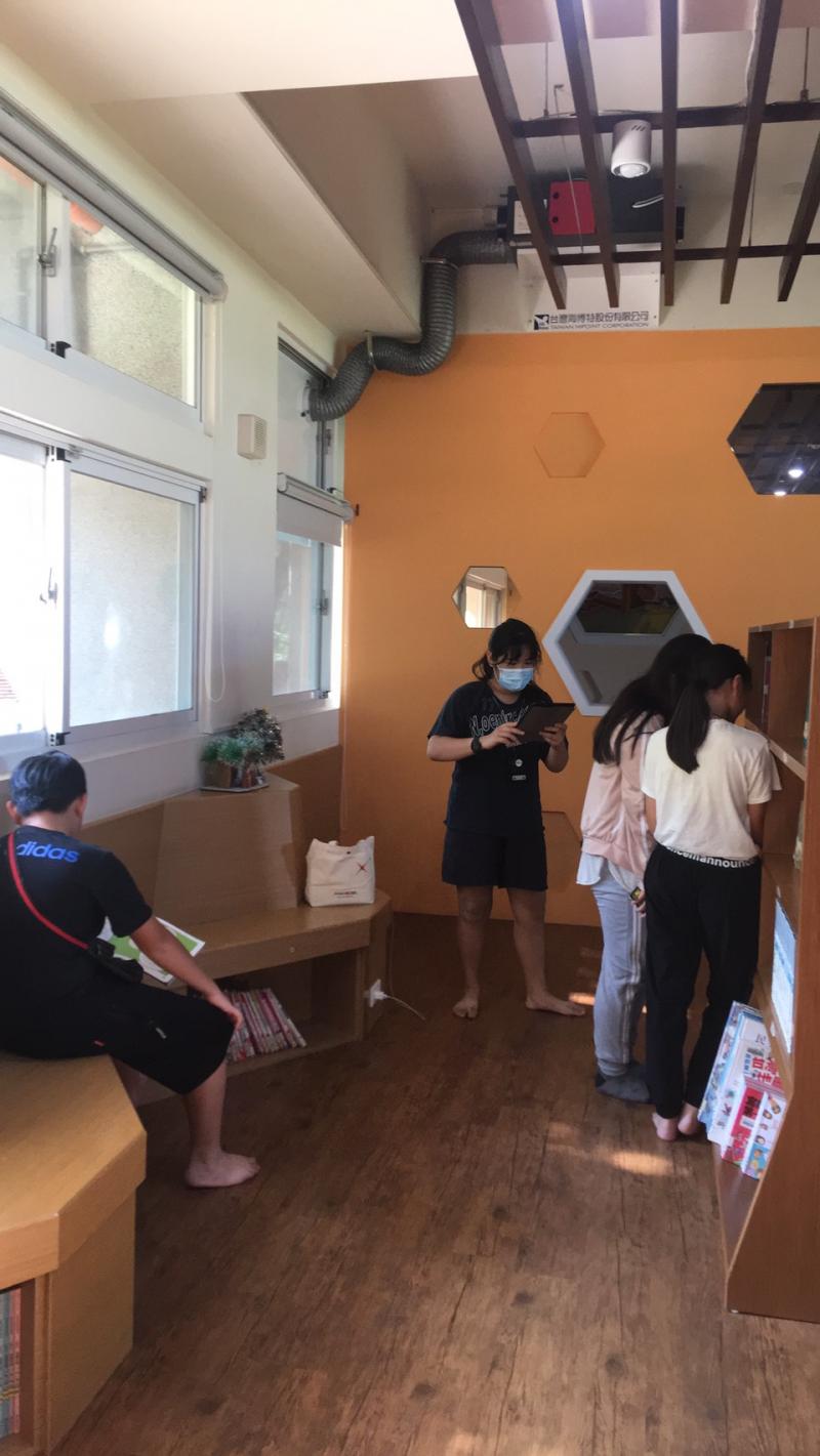 一邊利用網路資源,一邊對照書本知識,果真要弄懂萬卷書不是那麼簡單的一件事!