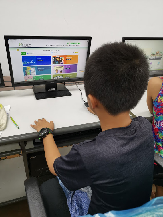 我是三年級第一次使用這樣可以檢查自己作業成果的網站,希望成績也能越來越好