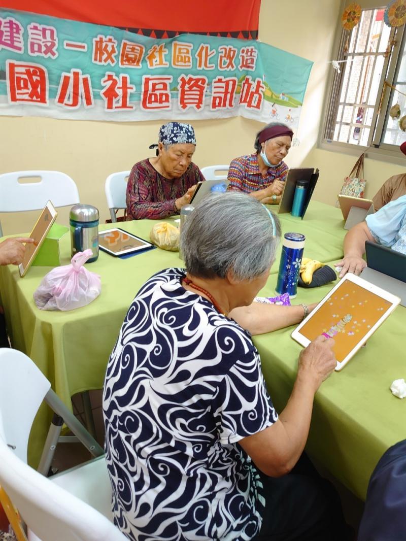 課程最後10分鐘，讓vuvu們玩小遊戲，增加手眼協調及讓手指關節活動。